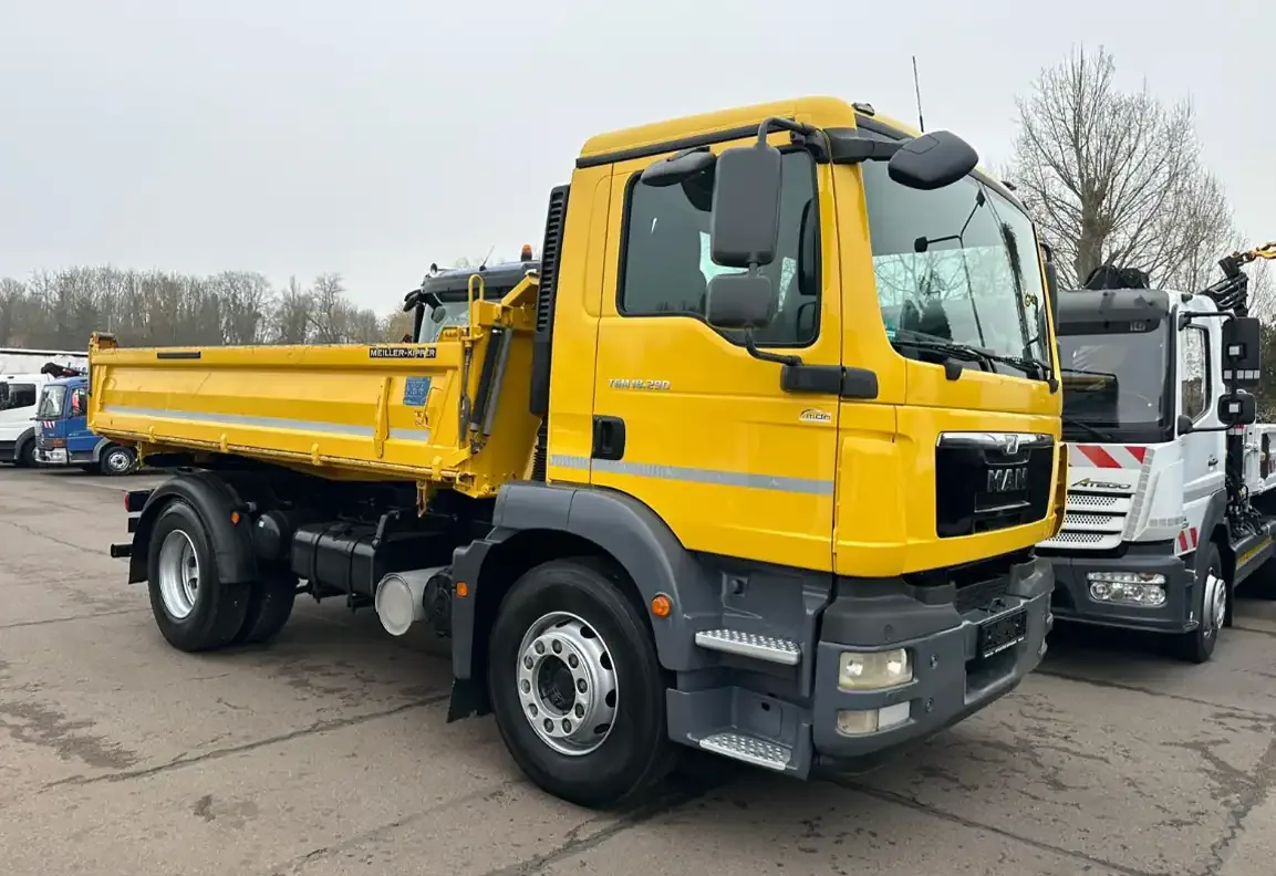 Mercedes-Benz Axor Meiller-Kipper mit Atlas-Kran
